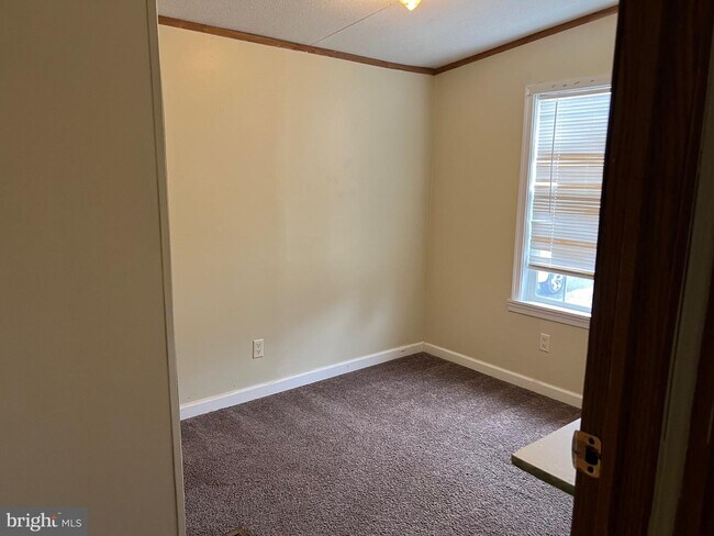 Building Photo - 453 Cave Spring Ln