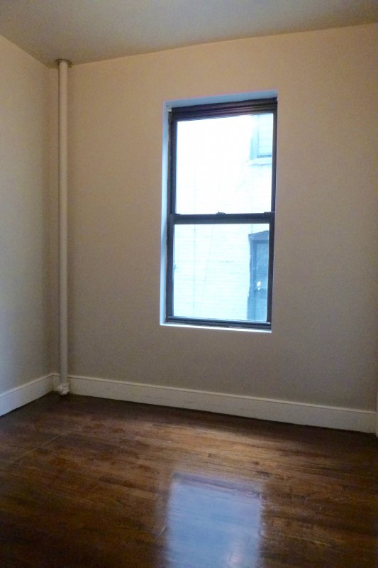 Building Photo - 137 W 141st St