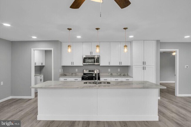 Foto del edificio - 1500 Embassy Dr