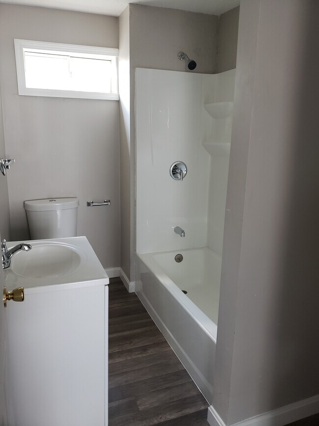 Mian bathroom - 190 Dunnell Ave