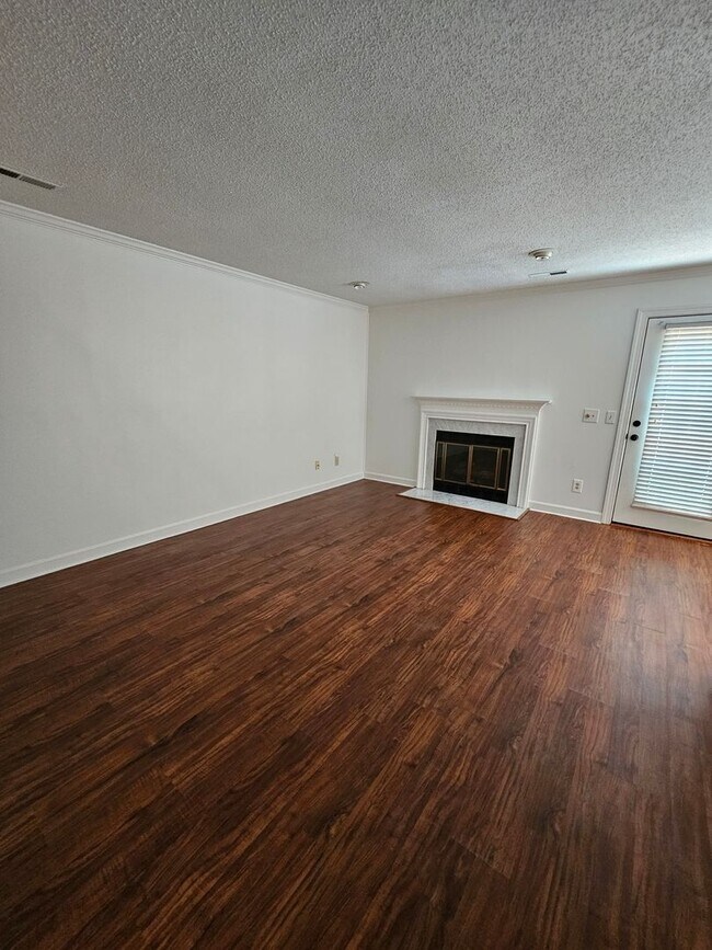 Foto del edificio - Townhome in Greensboro!