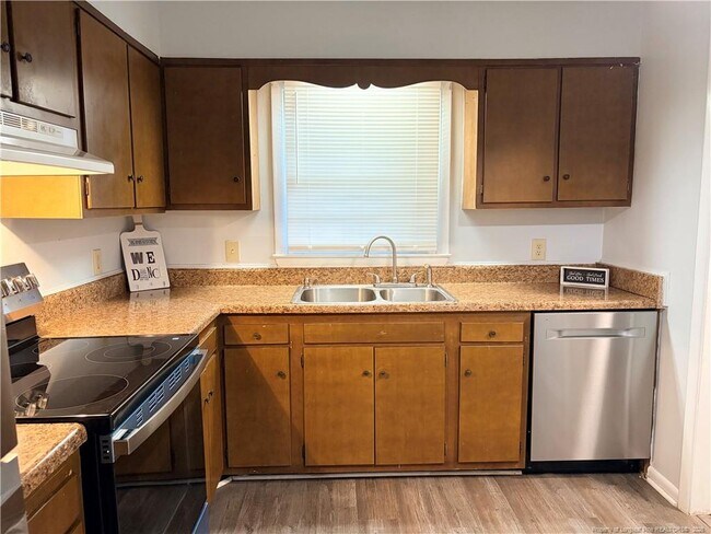 Foto del edificio - 559 Winding Creek Rd