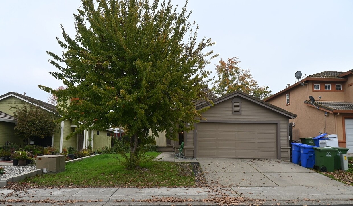 Foto principal - Resident Benefit Package Property