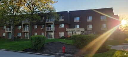 Building Photo - 6 Villa Verde Dr