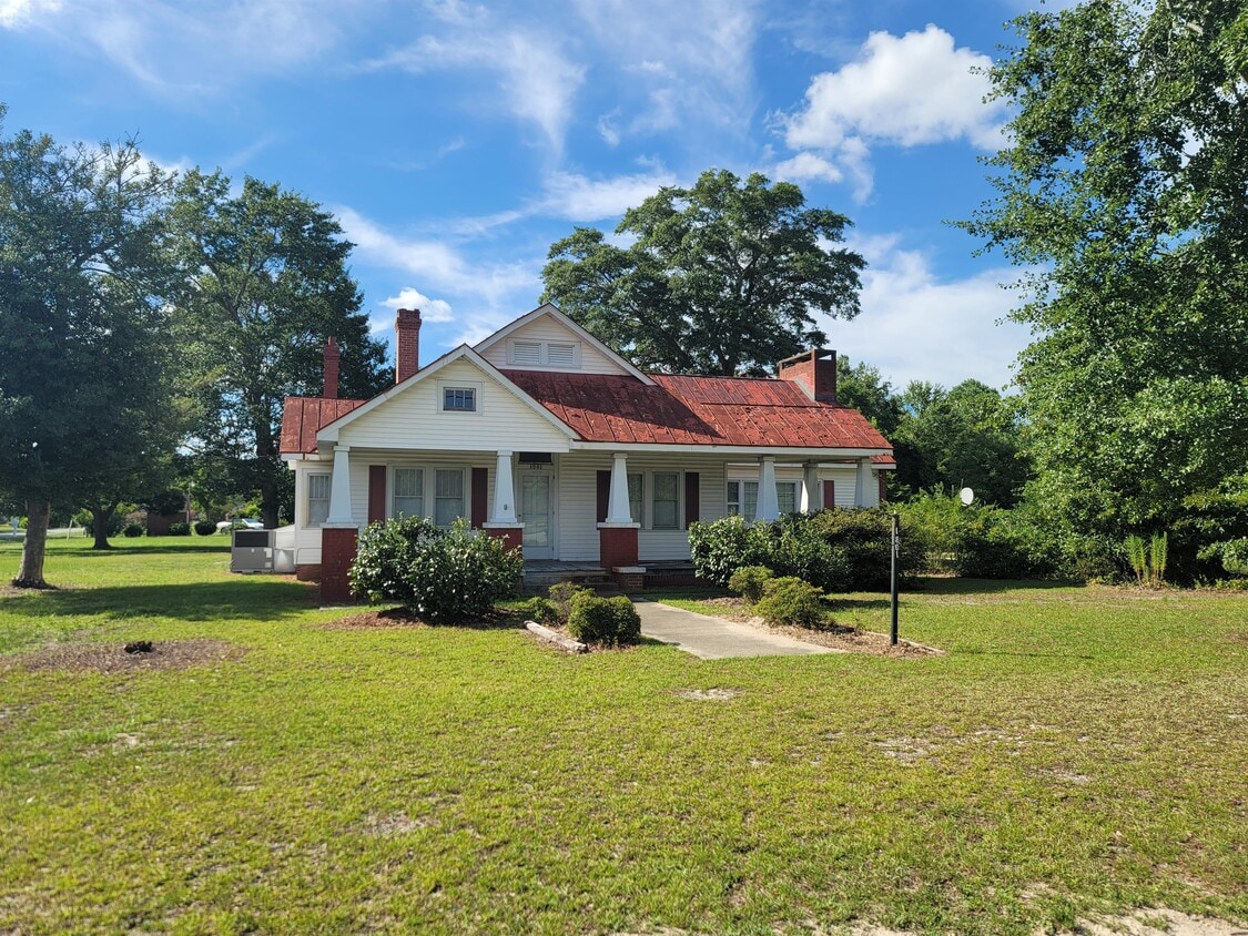 Primary Photo - 1801 N Berkeley Blvd