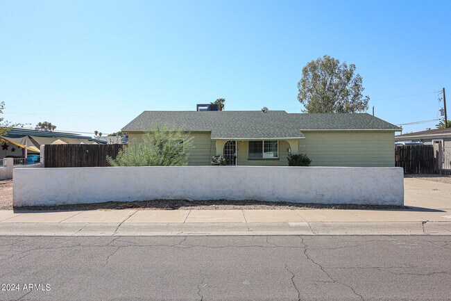 Foto del edificio - 3021 W Greenway Rd