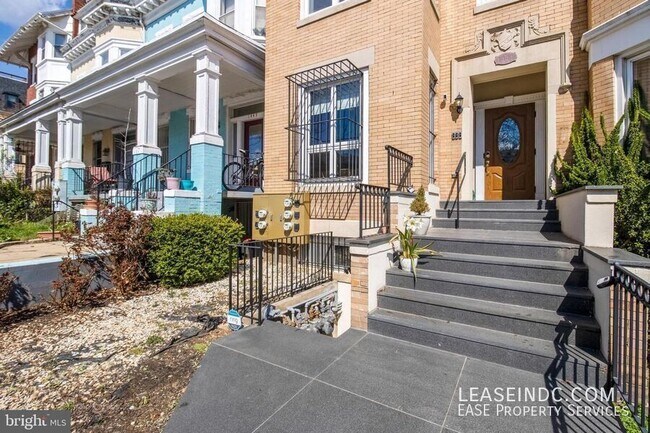 Foto del edificio - 1441 Clifton St NW