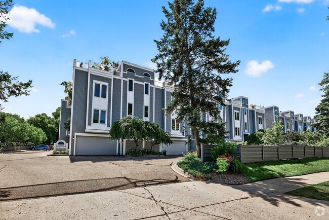 River Park Townhomes - 220 2nd St NE