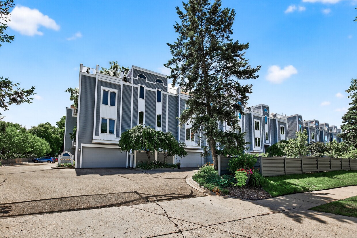 Casas adosadas River Park - 220 2nd St NE