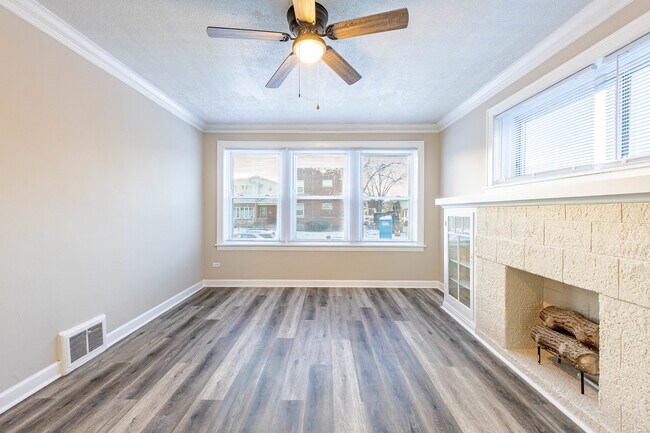 Building Photo - 8401 S Paulina St