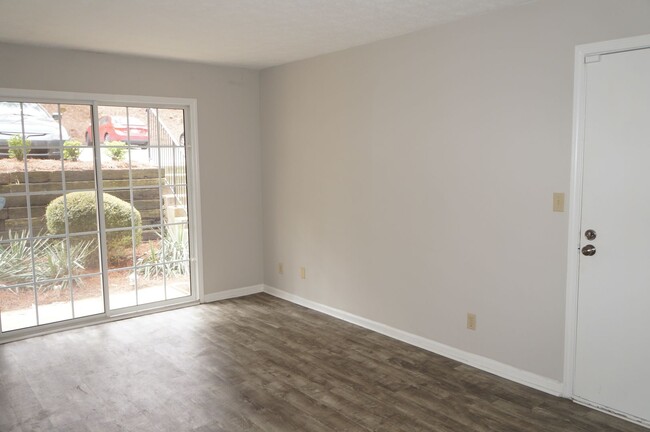 Building Photo - Rare 1 bedroom Condo available in Vinings