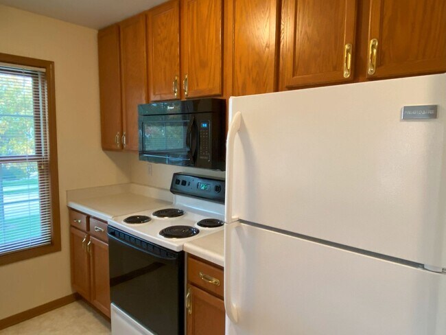 Building Photo - 2604 Stange Rd