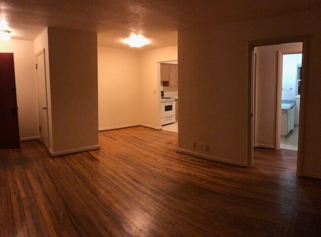 Building Photo - 8650 SW Canyon Ln
