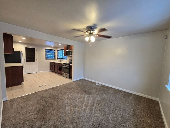 Building Photo - Beautiful 3 Bedroom 2 Full Bathroom Home in Penn Hills - Available NOW!