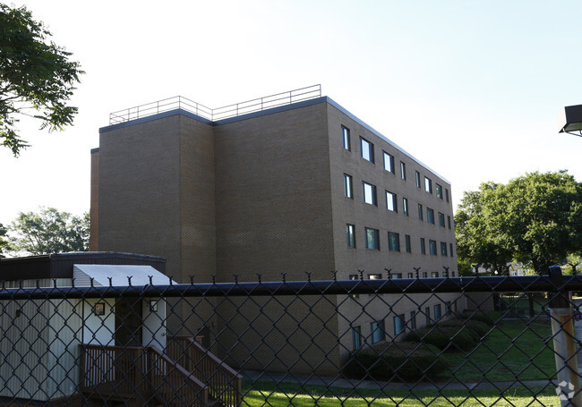 Foto del edificio - Garden Apartments