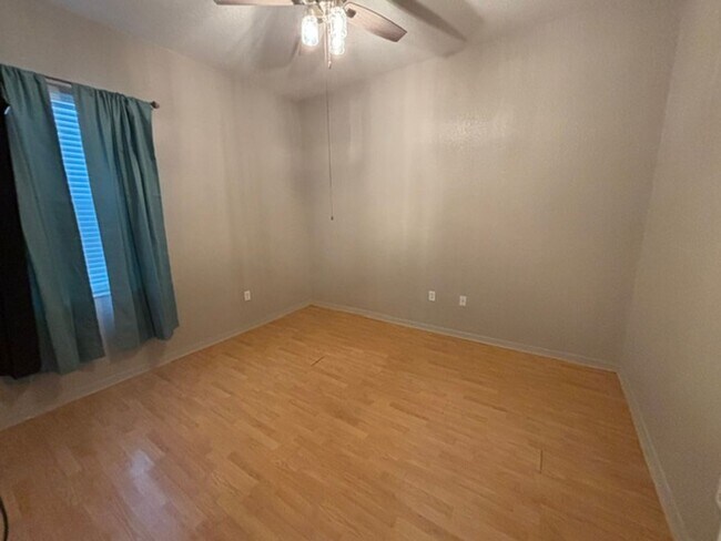 Building Photo - 15425 Sonora Dr
