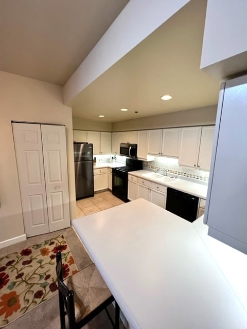 Building Photo - 35 Harborview Dr