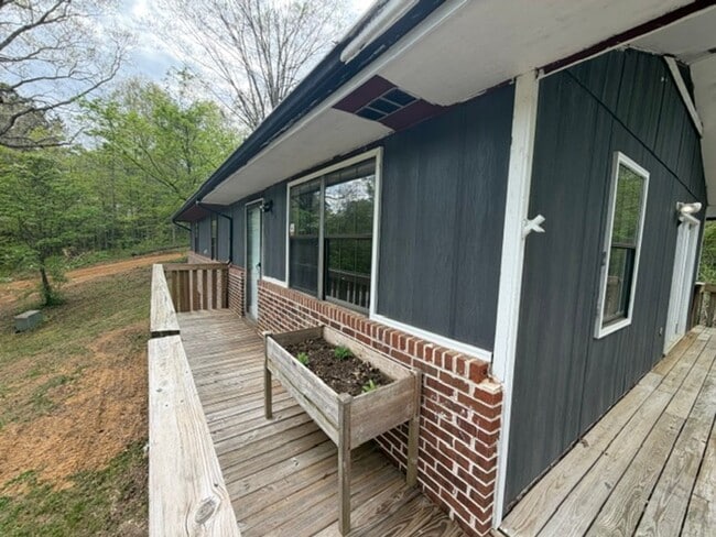 Foto del edificio - Lenoir City 37771 - 3 bedroom, 2 bath home - Contact Tara Hayes (865) 242-8010