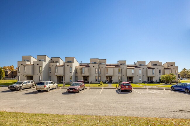 Photo du bâtiment - 3528-3532, 3550 & 3590 Downpatrick Road