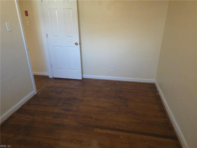 Building Photo - 618 Beach View St