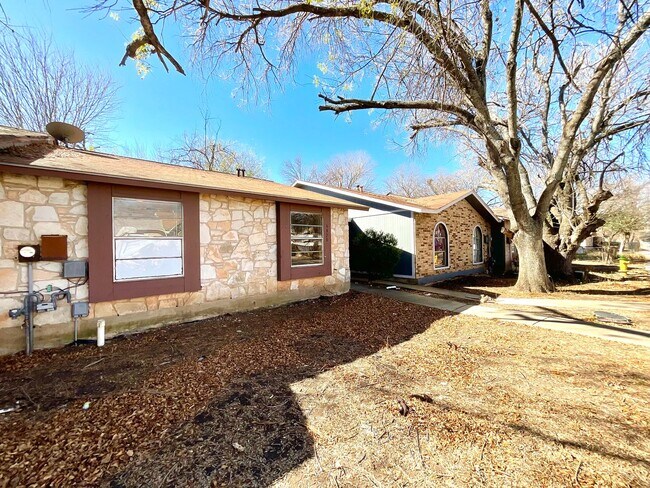 Foto del edificio - **APPLICATION RECEIVED** AVAILABLE NOW! 2 Bedroom / 1 Bath Home Near Randolph AFB!