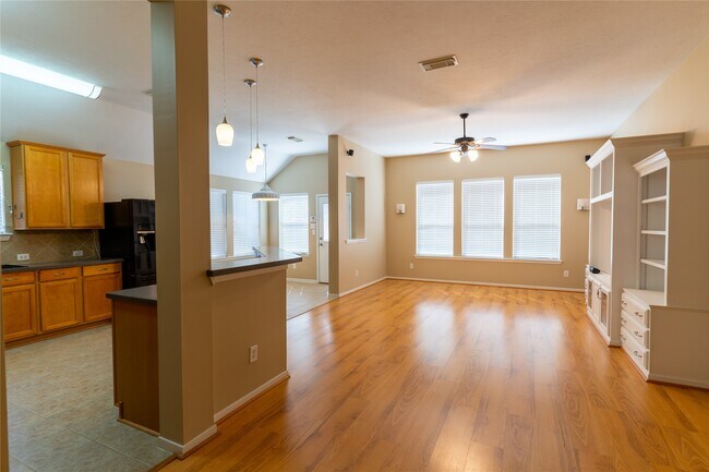 Building Photo - 16123 Hitching Post Ct