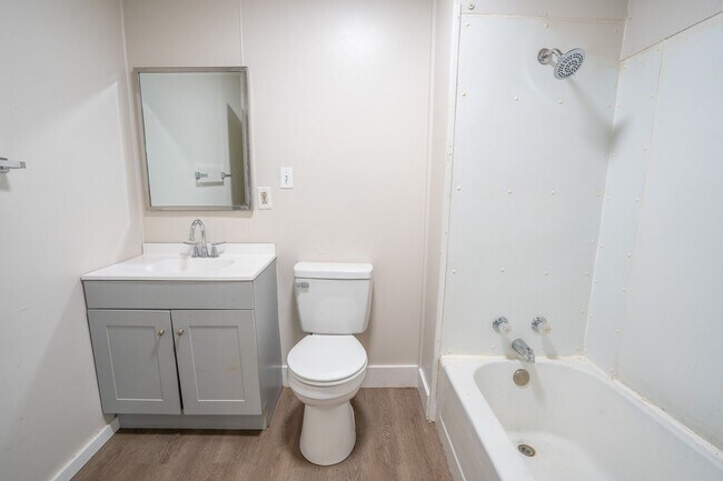 Building Photo - 112 N Delaware Pl