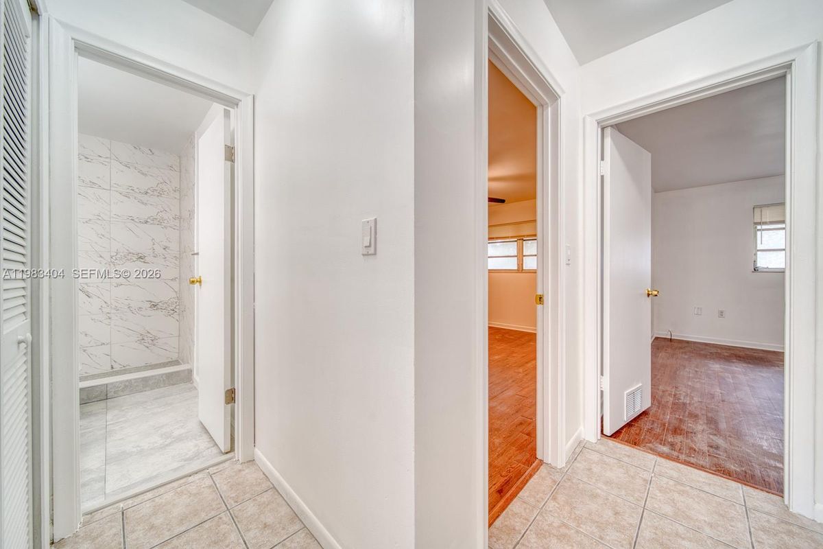 Foto del edificio - 300 NE 143rd St