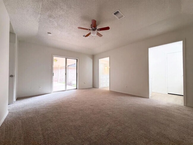 Foto del edificio - 4042 Greenbriar Dr