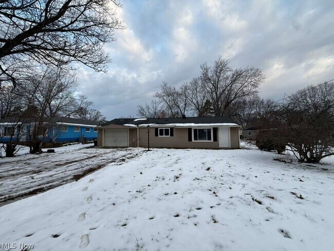 Foto del edificio - 4095 Sleepy Hollow Rd