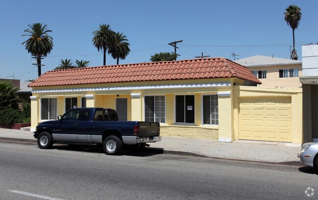 Foto del edificio - 725 E Artesia Blvd