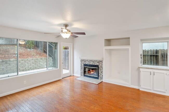 Foto del edificio - 408 Hansen Cir