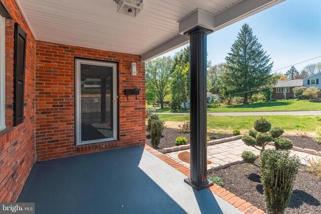 Foto del edificio - 248 Penncrest Dr