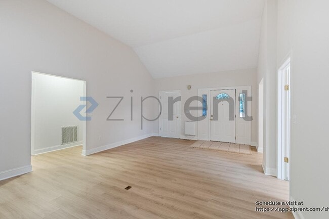 Building Photo - 6 Tiburon Pl