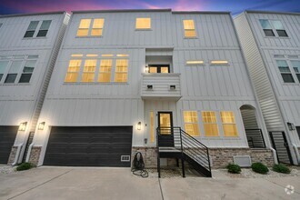Building Photo - 1223 W 16th St