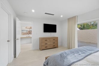 Building Photo - 1173 Hillsboro Mile