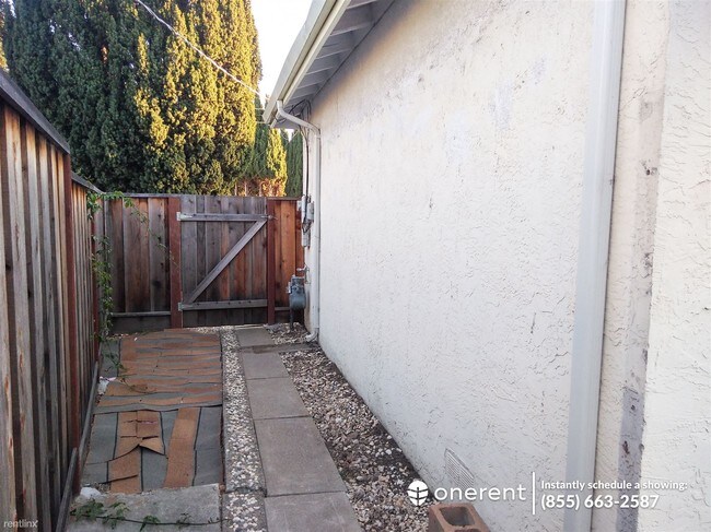 Foto del edificio - 3 br, 2 bath House - 42549 Hamilton Way