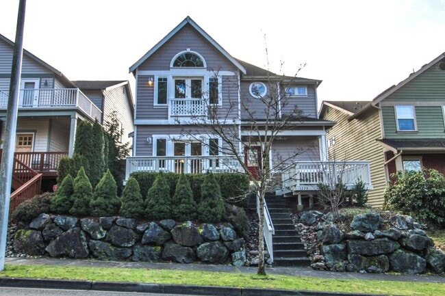 Beautiful and modern two story home in Cop... - Beautiful and modern two story home in Cop...