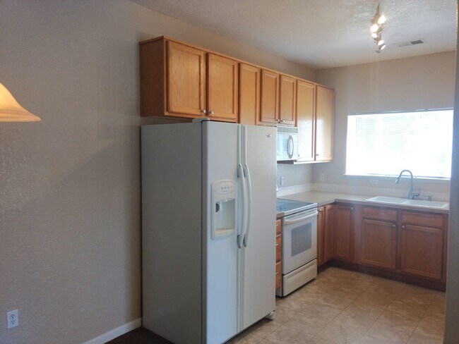 Building Photo - Cozy 2-Bedroom, 2-Bathroom Condo at The Boulders at Broadlands – Available May 5!