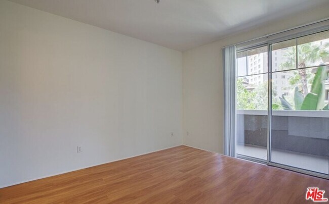 Foto del edificio - 5553 W 6th St