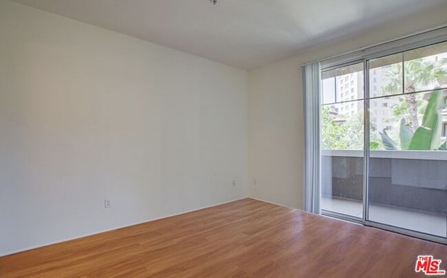 Building Photo - 5553 W 6th St