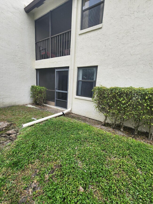 Building Photo - 3345 Lucerne Park Dr