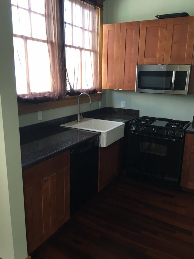 kitchen - 4512 Freret St