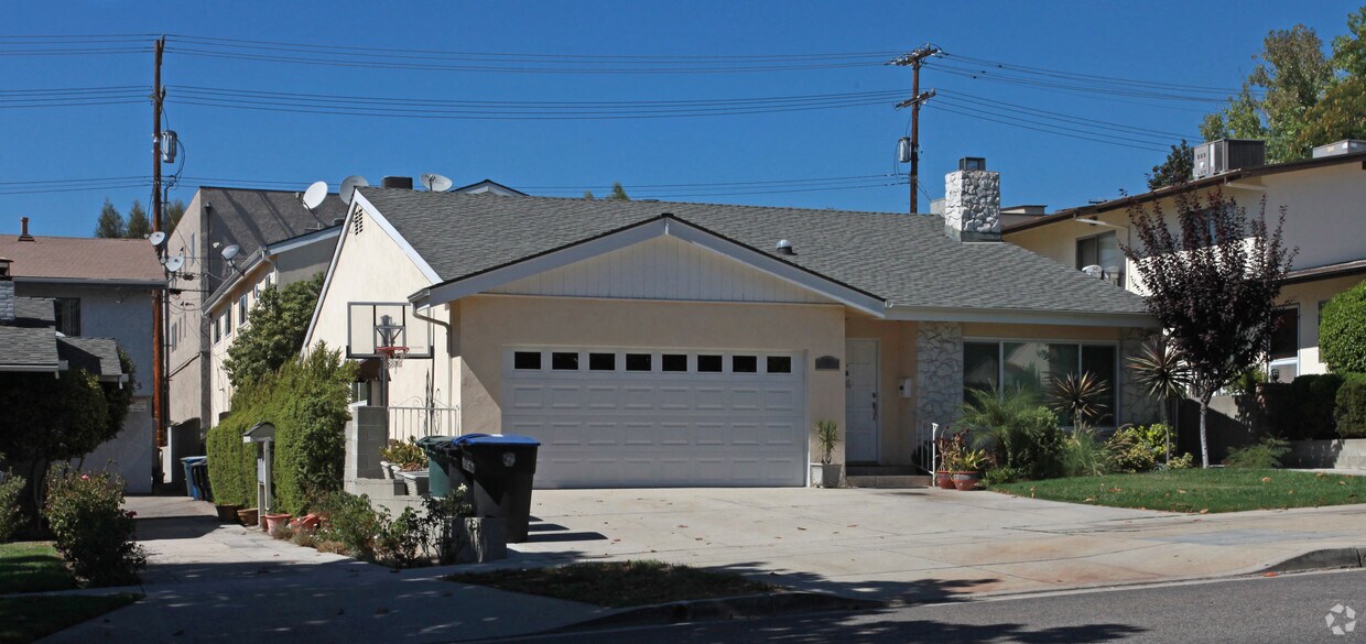 Foto del edificio - 727 E Magnolia Blvd