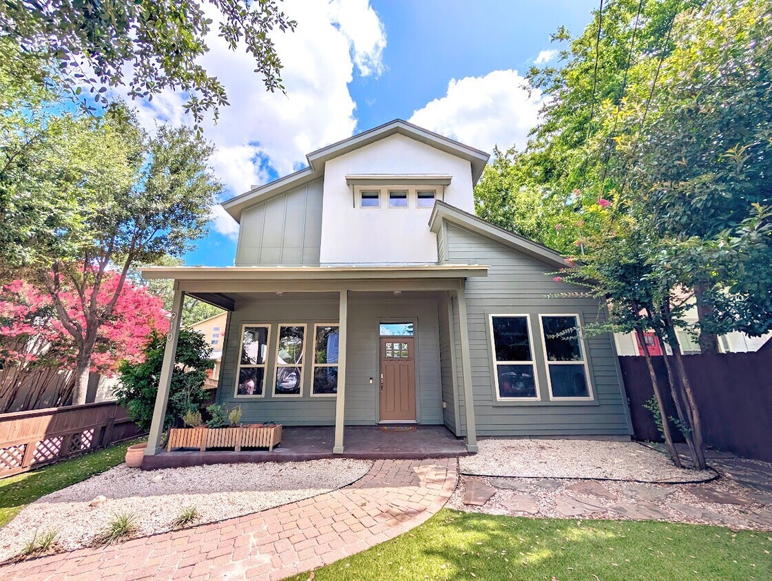 Primary Photo - 910 Romeria Dr