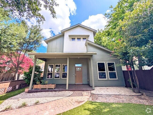 Building Photo - 910 Romeria Dr