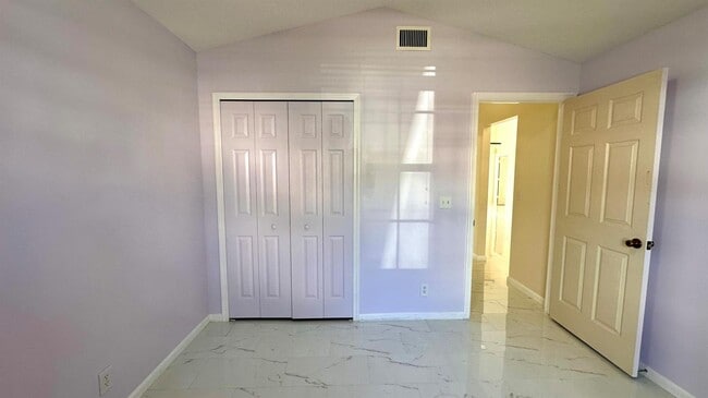 Building Photo - 2030 Normandy Cir