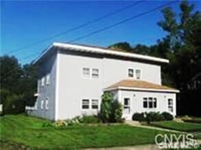 Building Photo - 170 Oswego St