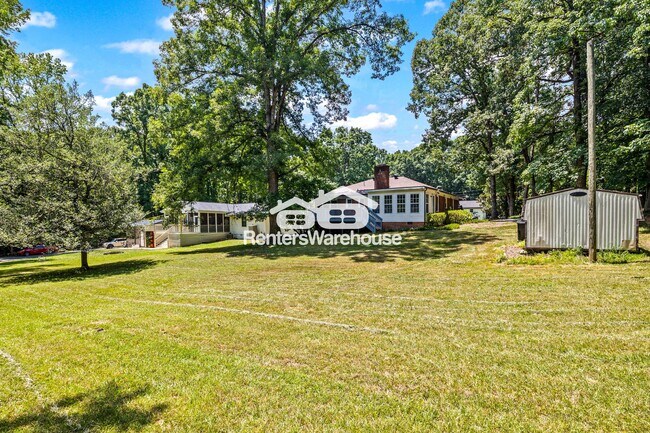 Foto del edificio - 5025 Lochlain Dr
