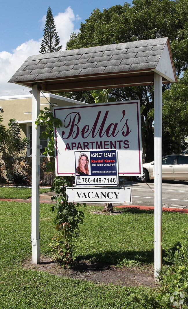 Building Photo - Bella's Apartments